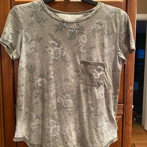 American Eagle tee shirt
